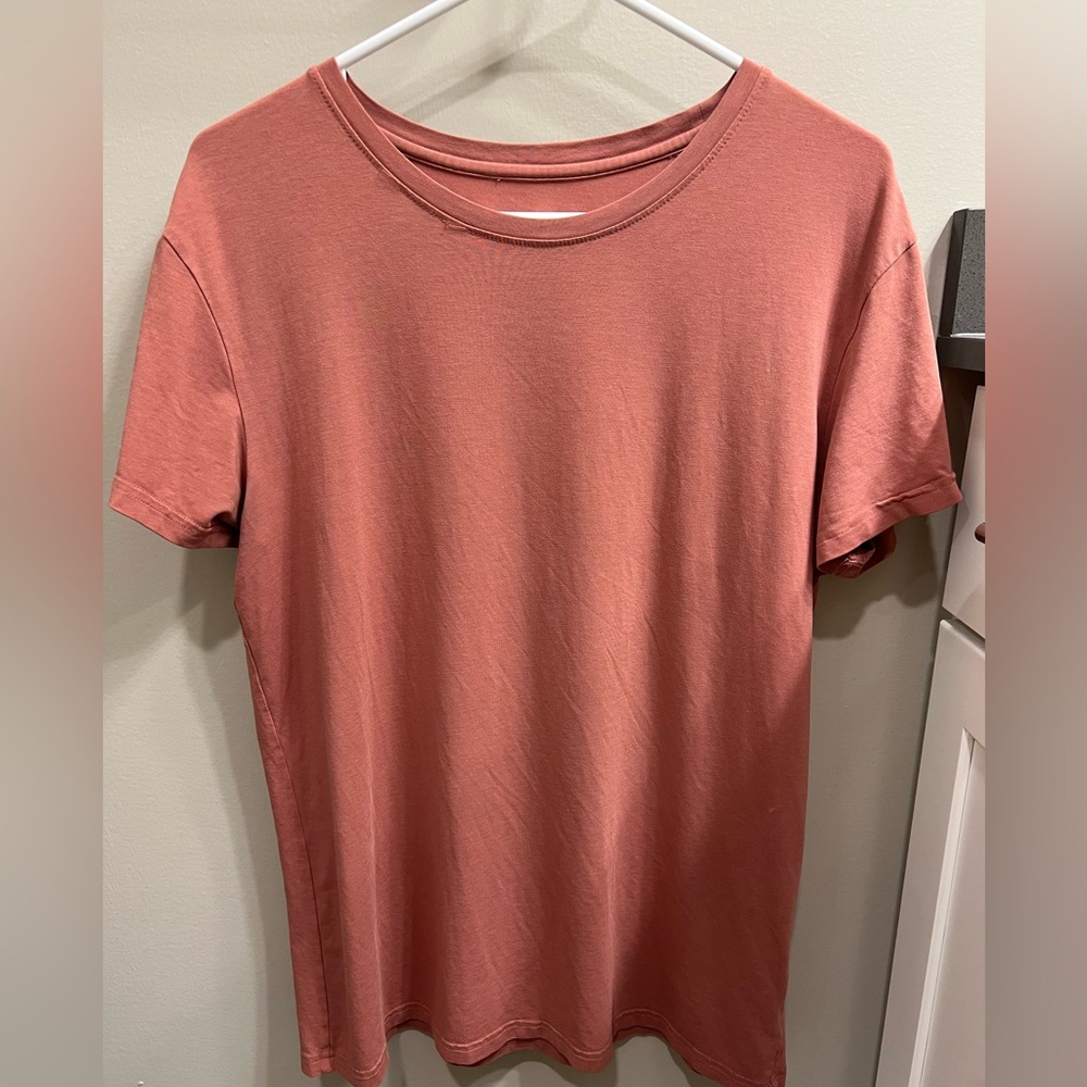 Alphalete t shirt